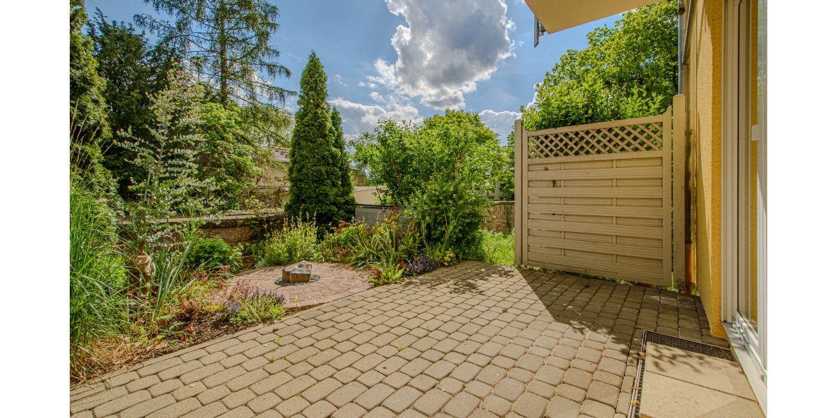 Terrasse & Gartenanteil