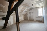 Top-Renditeobjekt: 5 Wohneinheiten im historischen Schulhaus mit großem Entwicklungspotenzial - Mehrfamilienhaus, Wohnhaus Althornbach Bödingerhof | Angebot:24700023