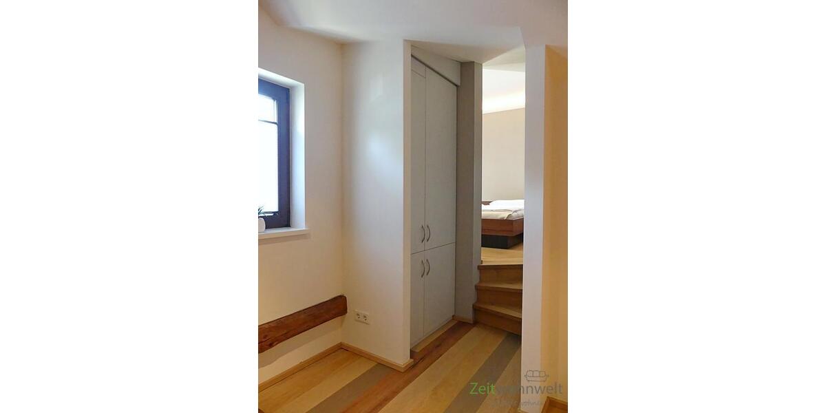 Wand-Kleiderschrank