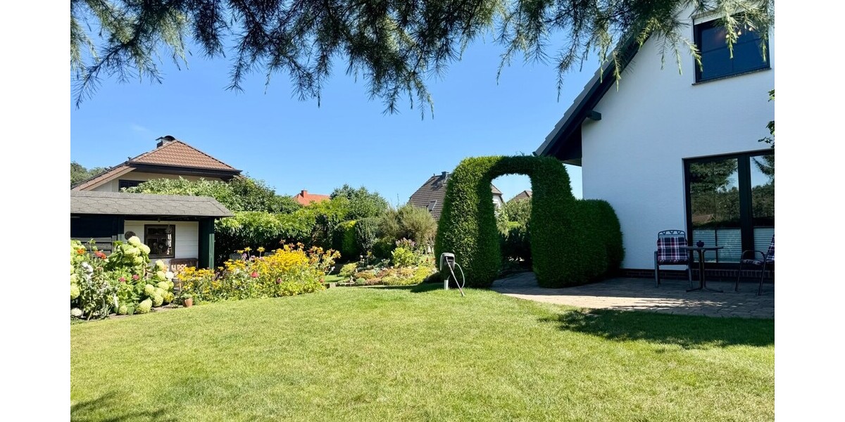das Grundstück