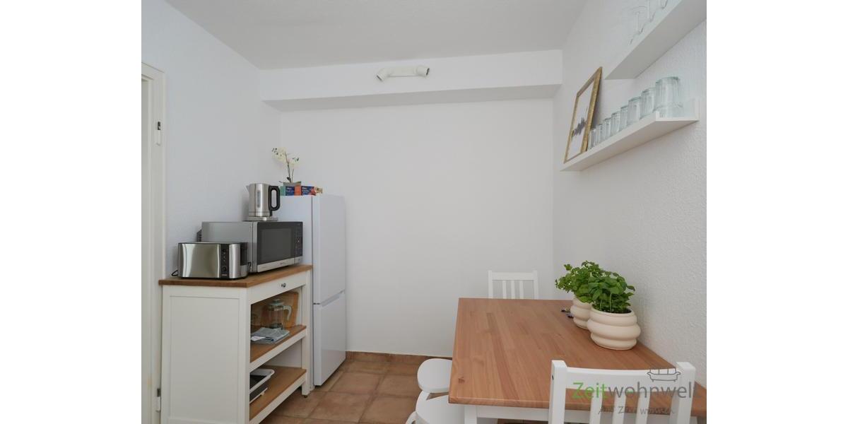 Kaffeeautomat, Mikrowelle, Kühlschrank