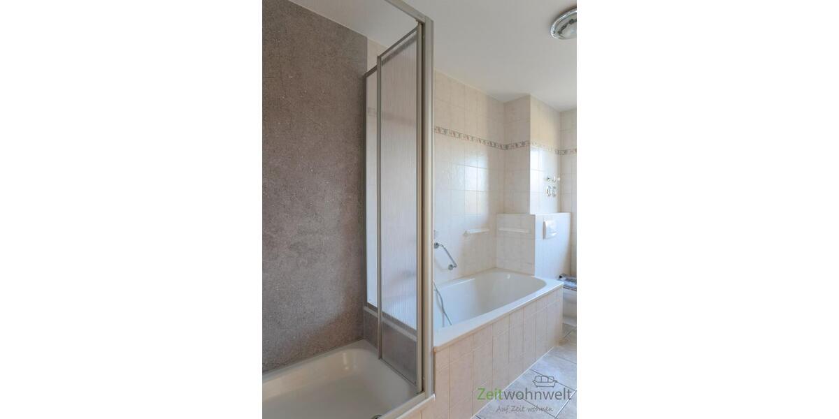 Dusche und Wanne