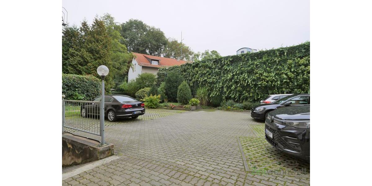 PKW-Stellplatz im Innenhof