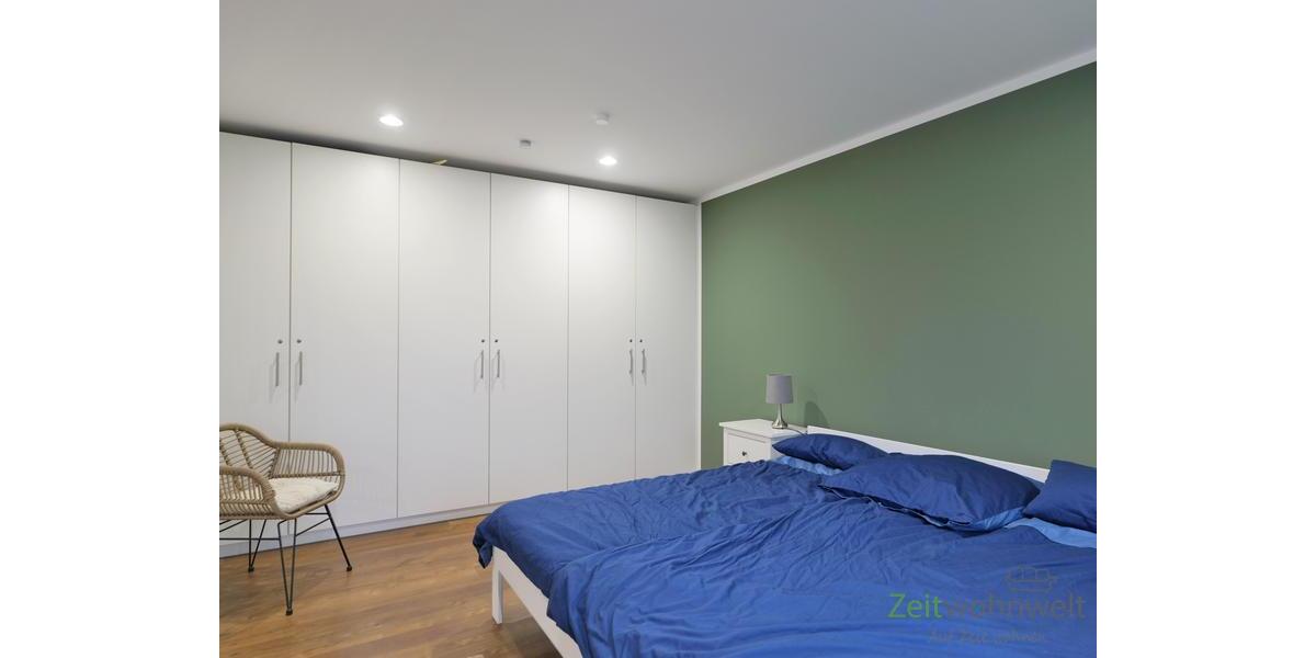 großer Kleiderschrank