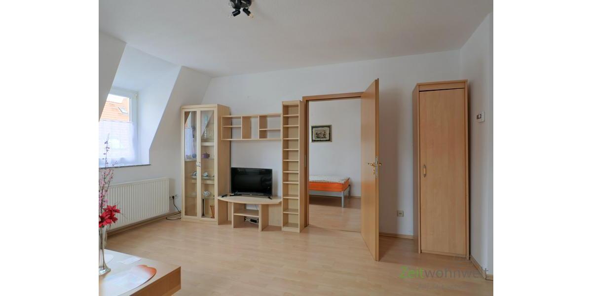 Schrankwand und TV