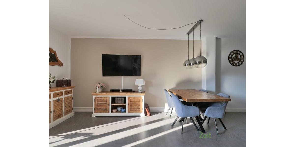 Esstisch im Wohnzimmer