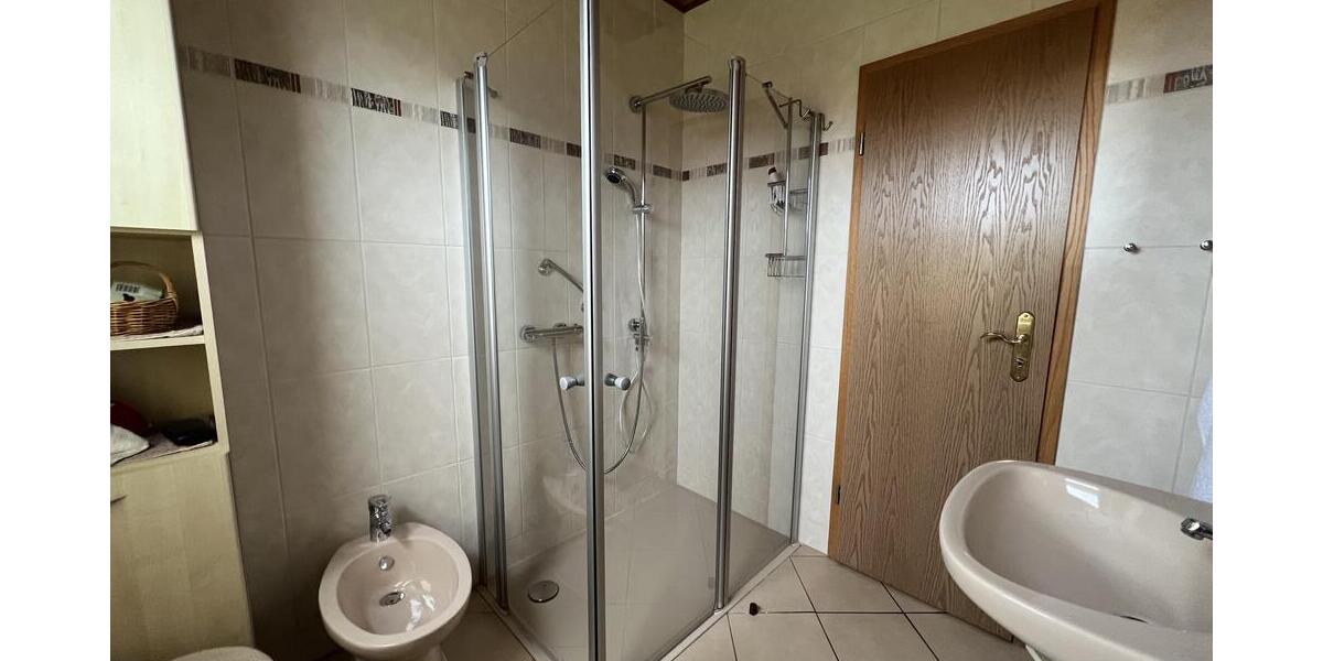 Badezimmer im Erdgeschoss