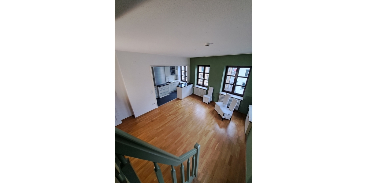 Blick von der Treppe ins Wohnzimmer