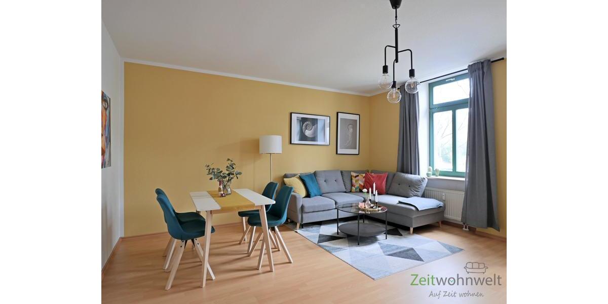 Esstisch und Couch