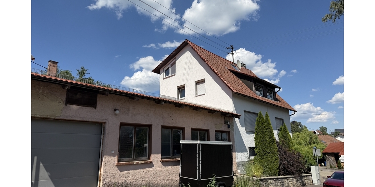 Einfahrt Halle