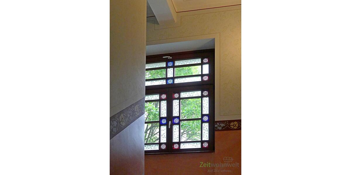 bunte Fenster im Treppenhaus