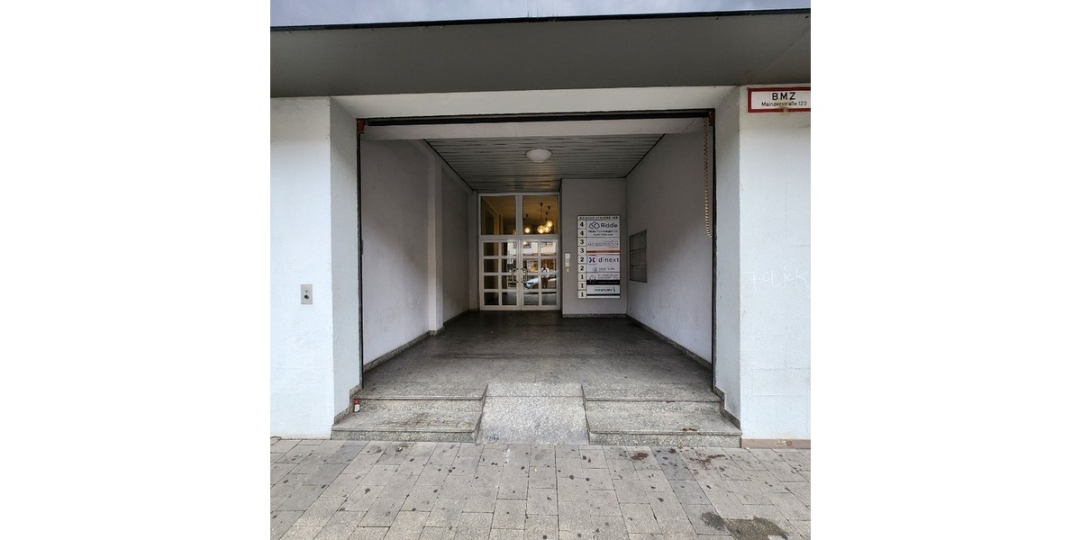 Haupteingang Bürokomplex