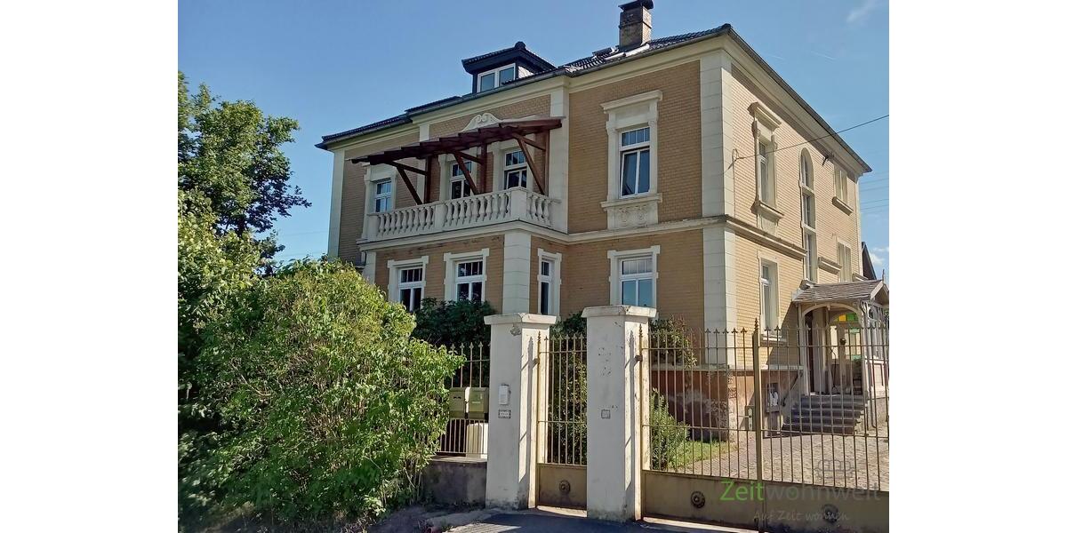 Außenansicht mit Balkon