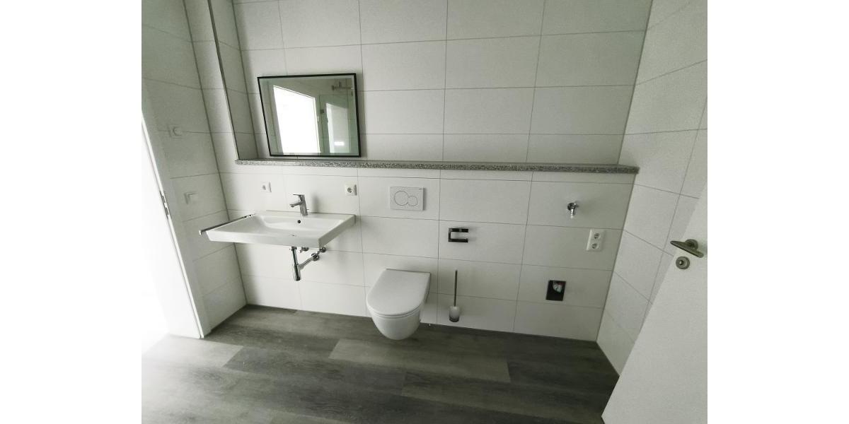 Bad mit Dusche und Waschmaschinenanschluss Bild 2