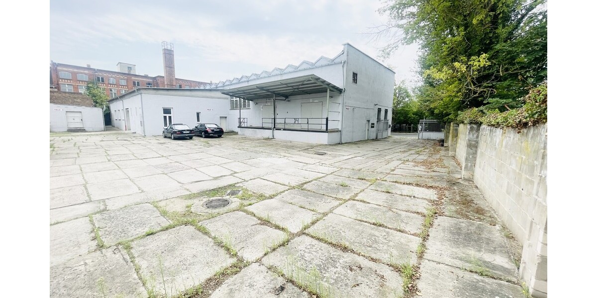 Blick in Richtung Einfahrt/Ausfahrt & Halle 1, 2 & 6