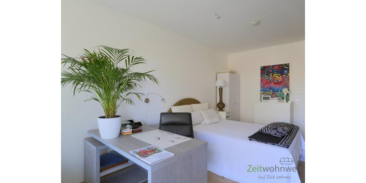 Blick vom Balkon ins Schlafzimmer
