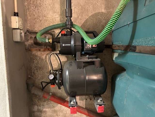 Pumpe von Regenwasserbehälter