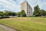 HORN IMMOBILIEN++ Neubrandenburg, 3-Raum Eigentumswohnung im EG mit Einbauküche und Balkonverglasung - Erdgeschoßwohnung Neubrandenburg | Angebot:27007629