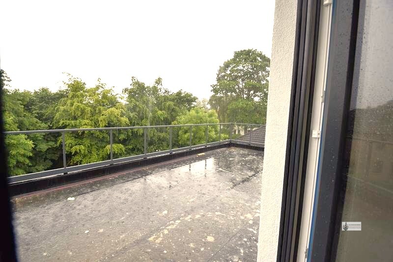 7 Große Dachterrasse mit Markise