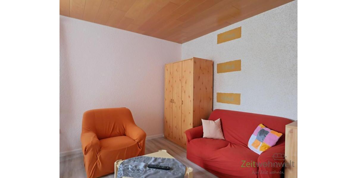 Sessel, Kleiderschrank, Sofa
