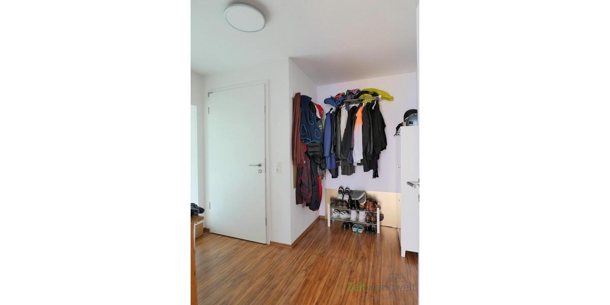 Treppenhaus und Garderobe am Flur
