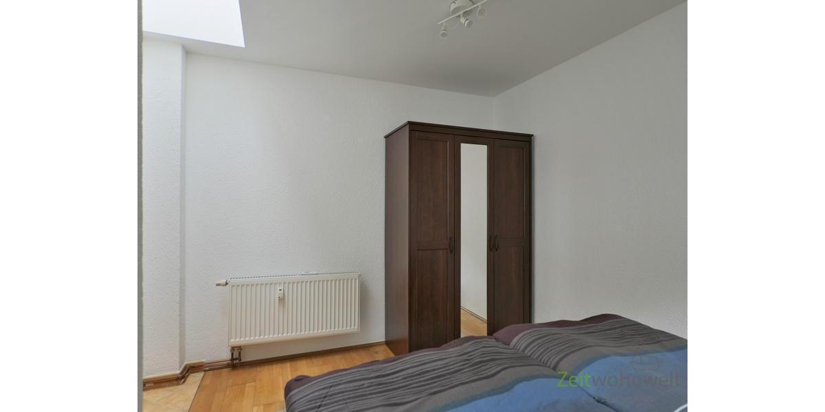 Kleiderschrank und Lichtschacht