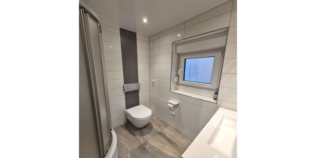 WC mit Dusche EG