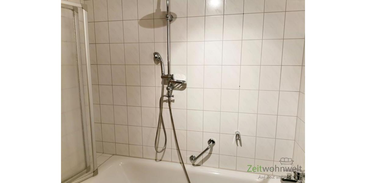 Wanne mit Duschabtrennung