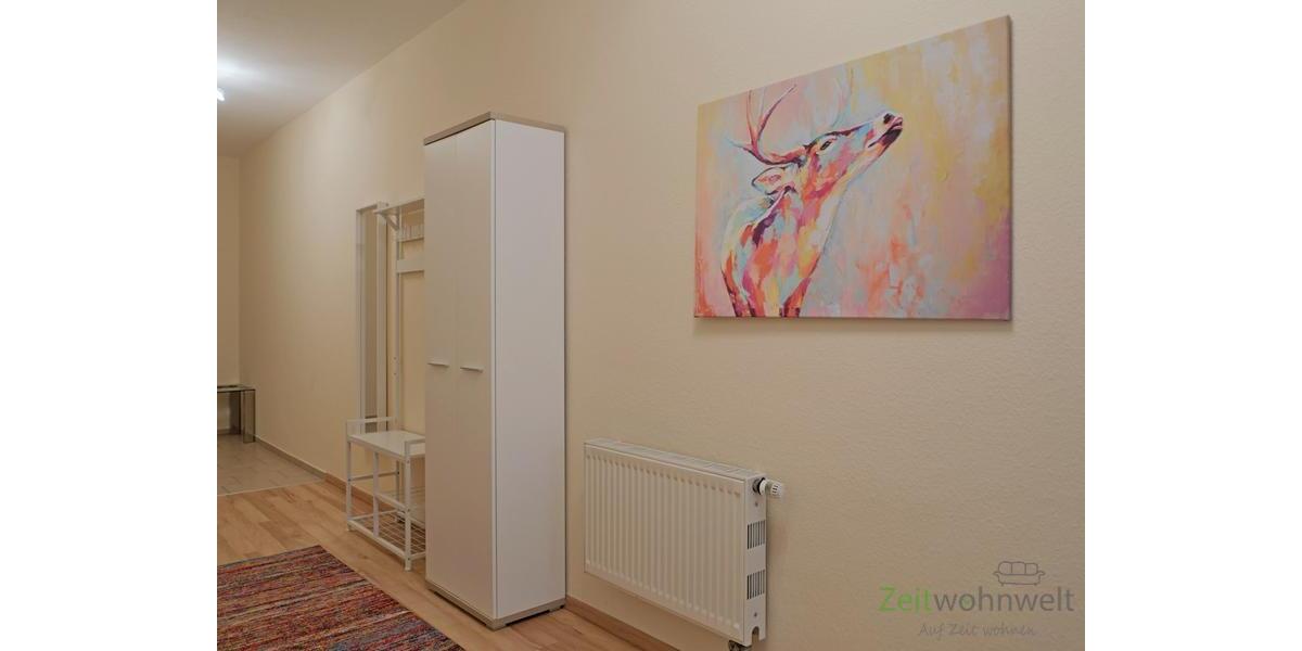 Wohnungsflur mit Garderobe