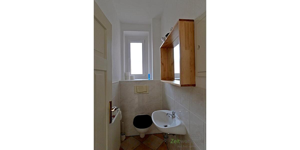 separates WC