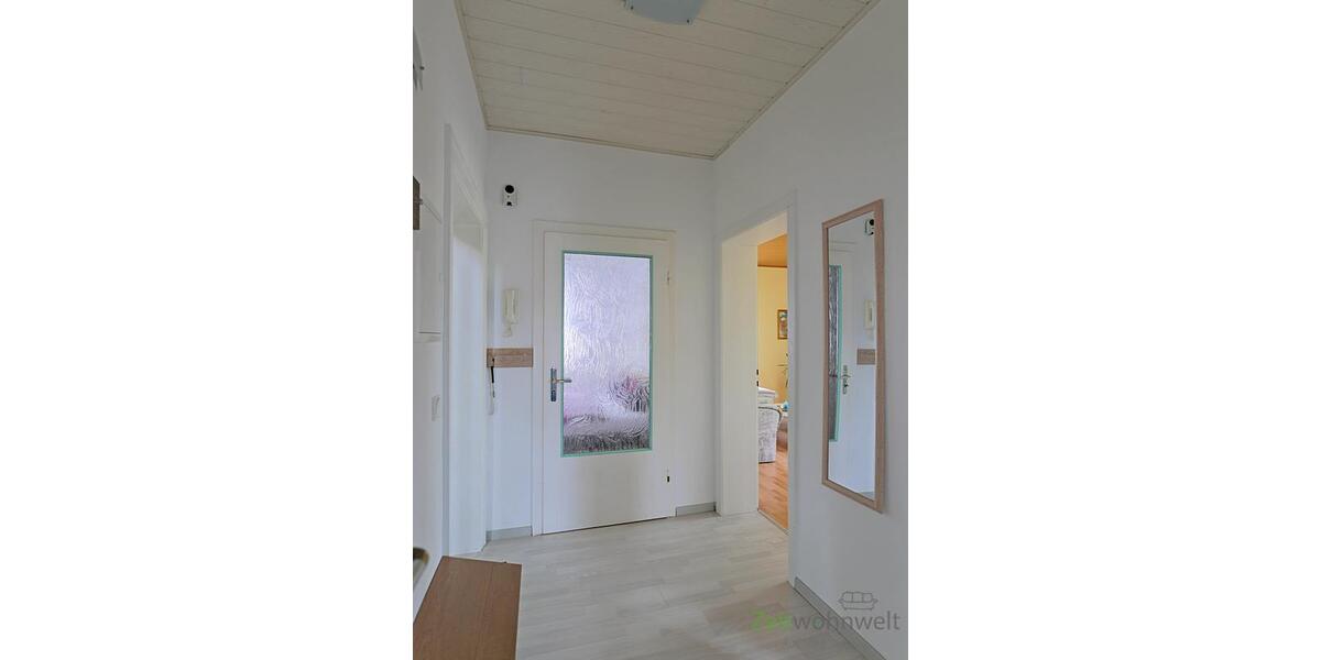 Wohnungsflur mit Garderobe