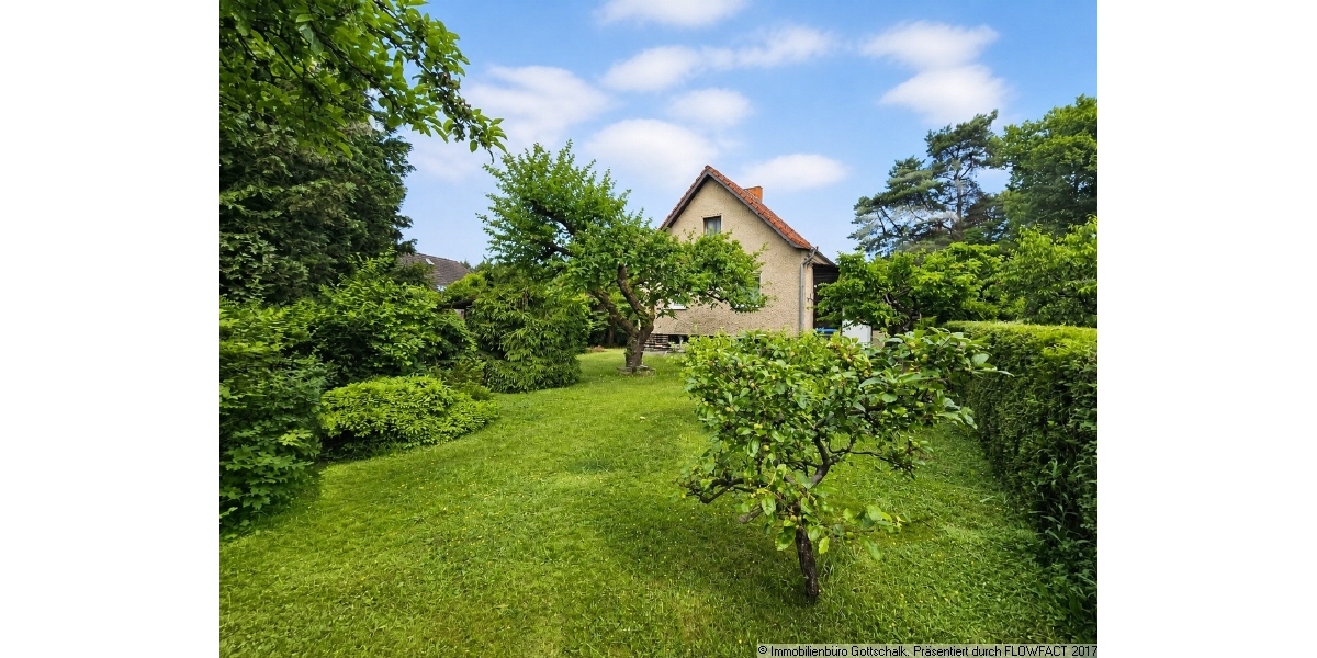 Blick vom Garten aufs Haus