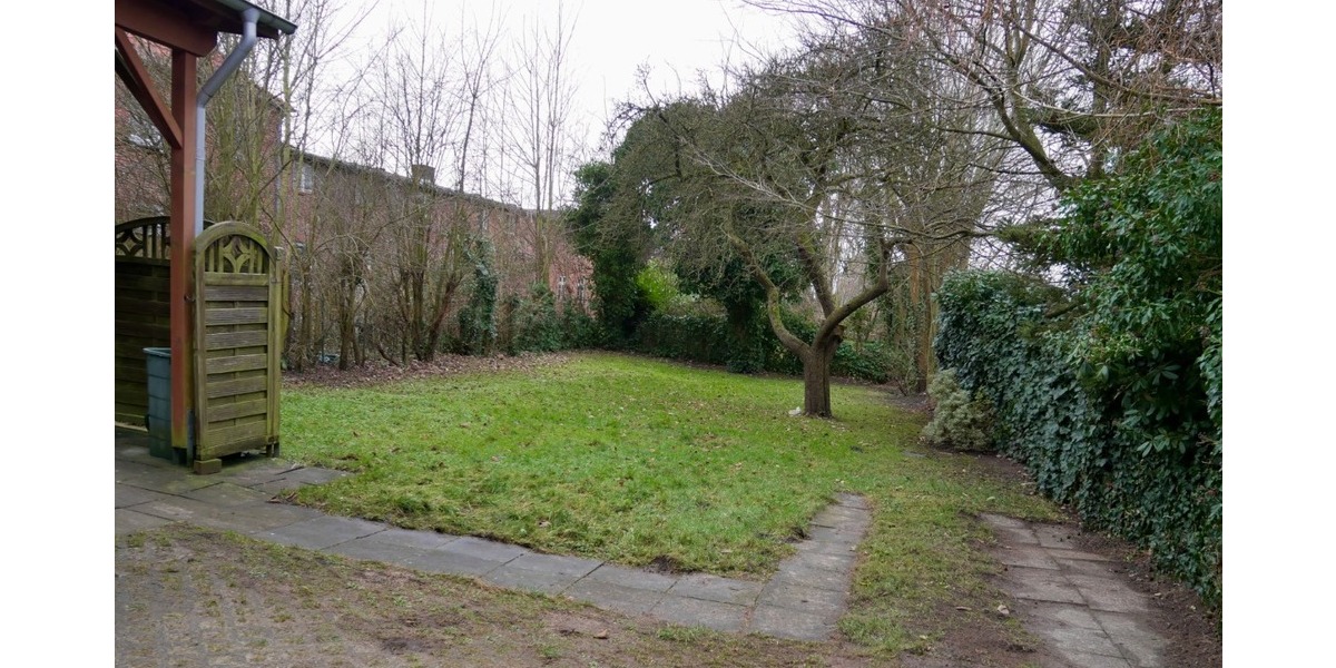 Ansicht auf den Garten hinterm Haus
