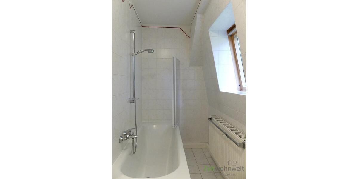 Wanne mit Duschwand
