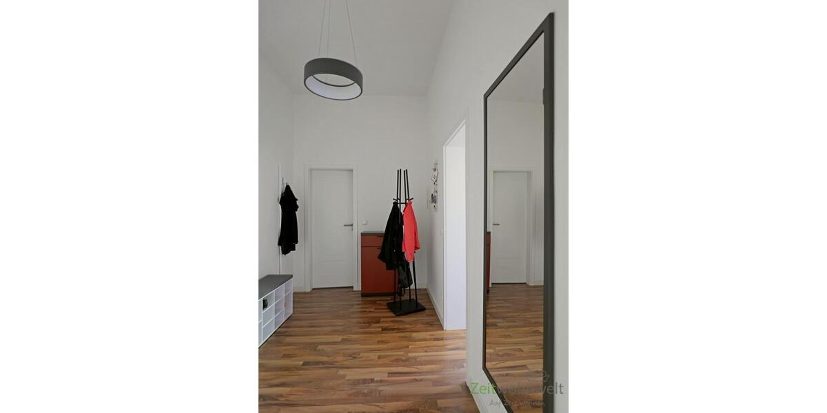 Wohnungsflur mit Garderobe
