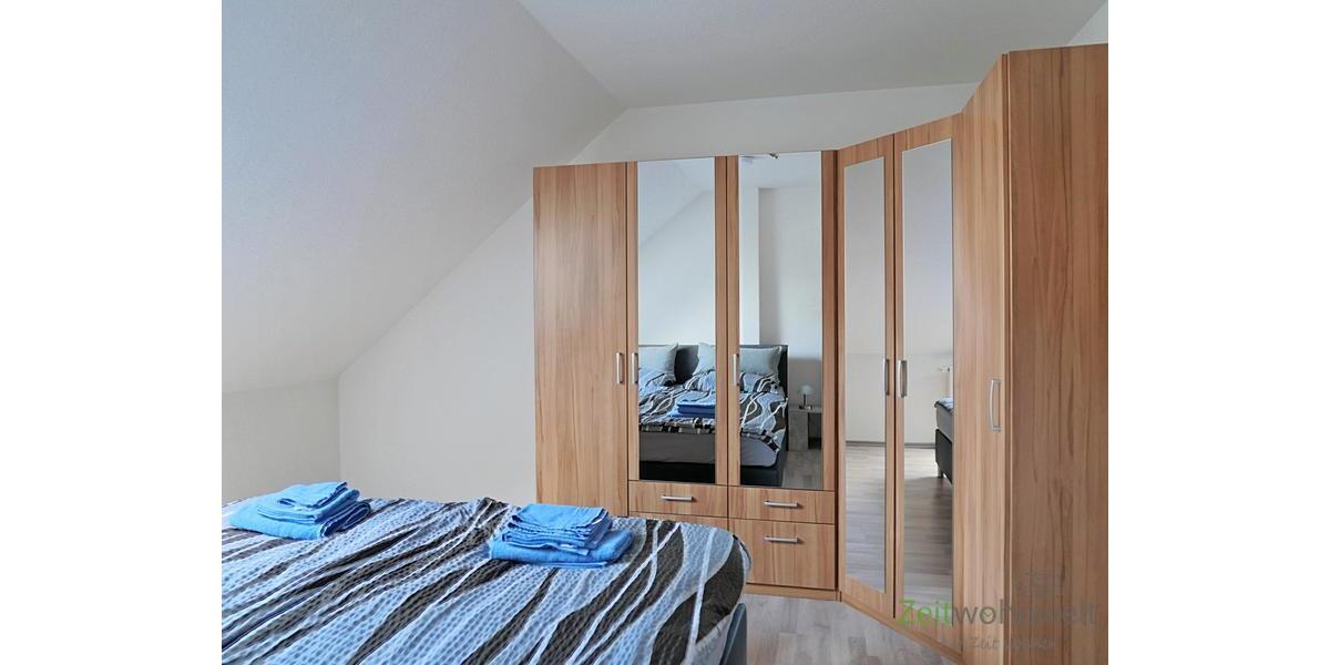 großer Kleiderschrank