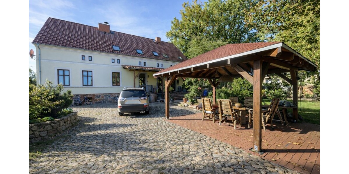 Rückseite vom MFH inkl. Terrasse