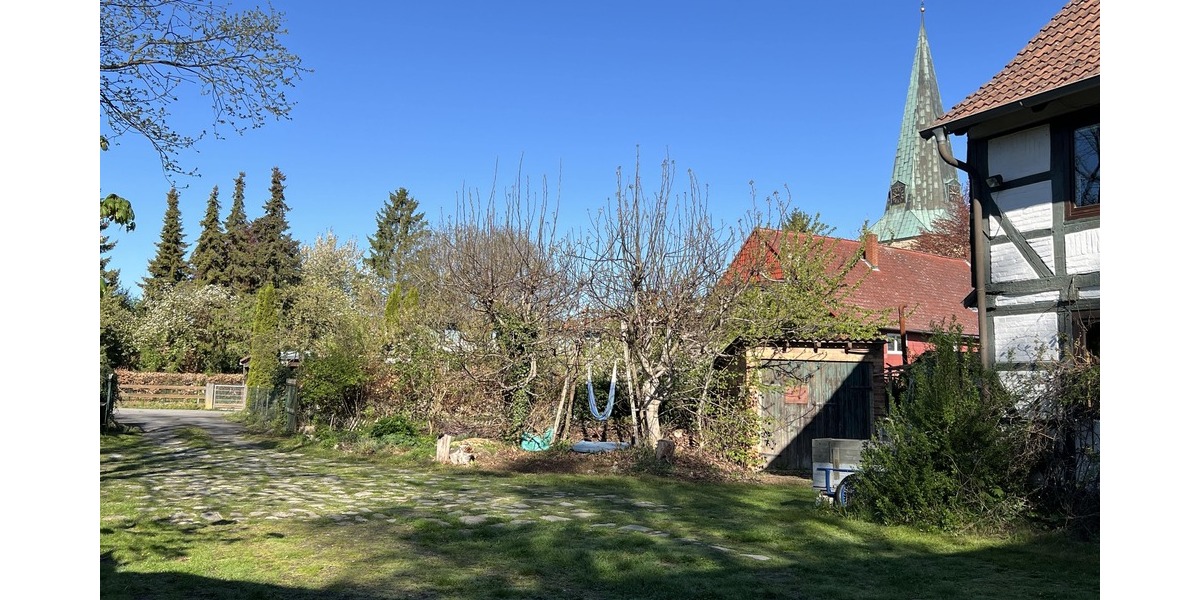Blick zum Kirchturm