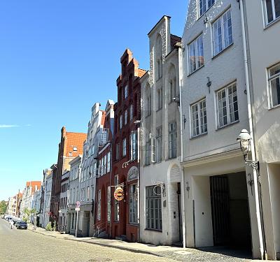 TREPPENGIEBEL - ENSEMBLE MIT GESCHICHTE & RENDITE - Wohn- & Geschäftshaus Lübeck Innenstadt | Angebot:27390927