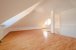 BEZUGSFREI – GEMÜTLICHE MAISONETTE – DACHTERRASSE – DUSCHBAD MIT FENSTER – TG-PARKER - Maisonettenwohnung Dresden Strehlen | Angebot:25857011