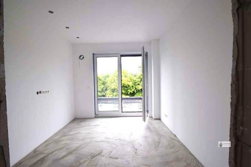2. Zimmer mit Tür zur Dachterrasse