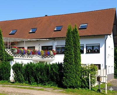 RAUMWUNDER MIT LÄNDLICHEM FLAIR - Mehrfamilienhaus, Wohnhaus Hösbach | Angebot:27119528