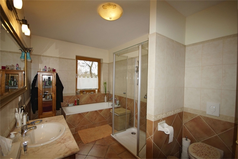 EG. Wannen- Duschbad, Bidet