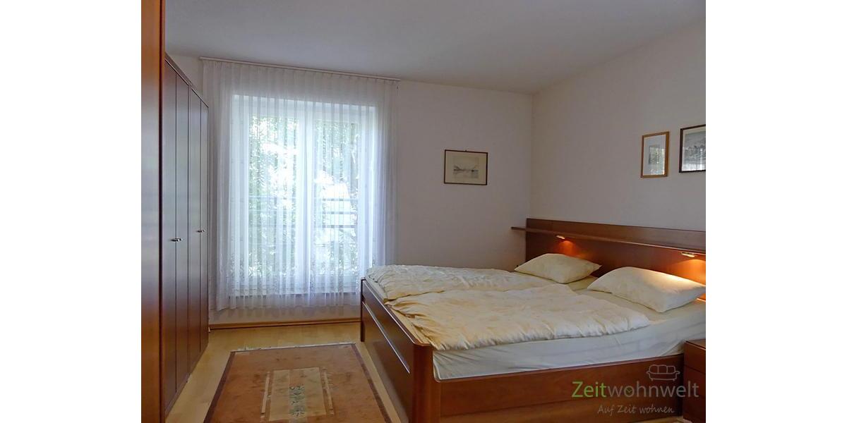 Schlafzimmer mit Doppelbett