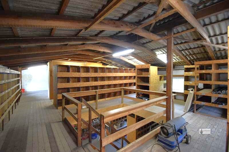 Treppenaufgang in das obere Lager