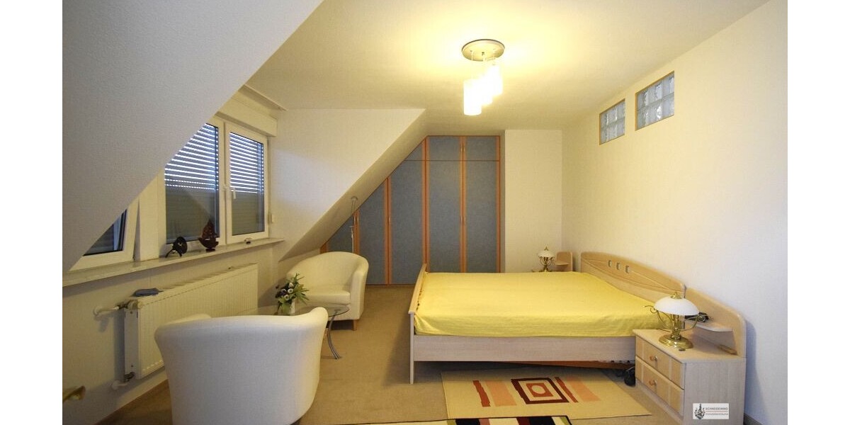 k-Schlafzimmer 3 mit Einbaukleiderschrank im OG