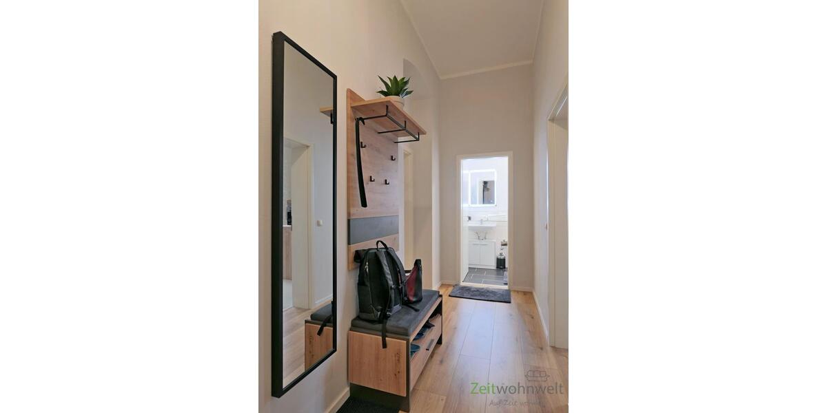 Wohnungsflur mit Garderobe