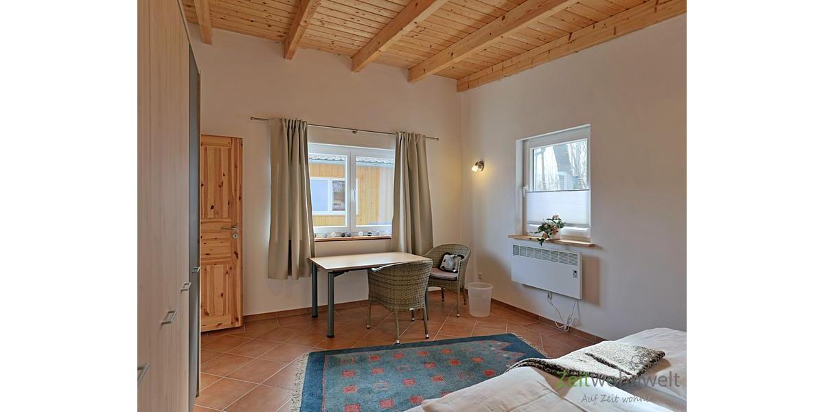 Arbeitstisch im Schlafzimmer