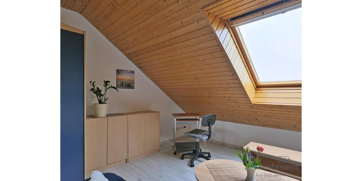 Blick zum Kleiderschrank