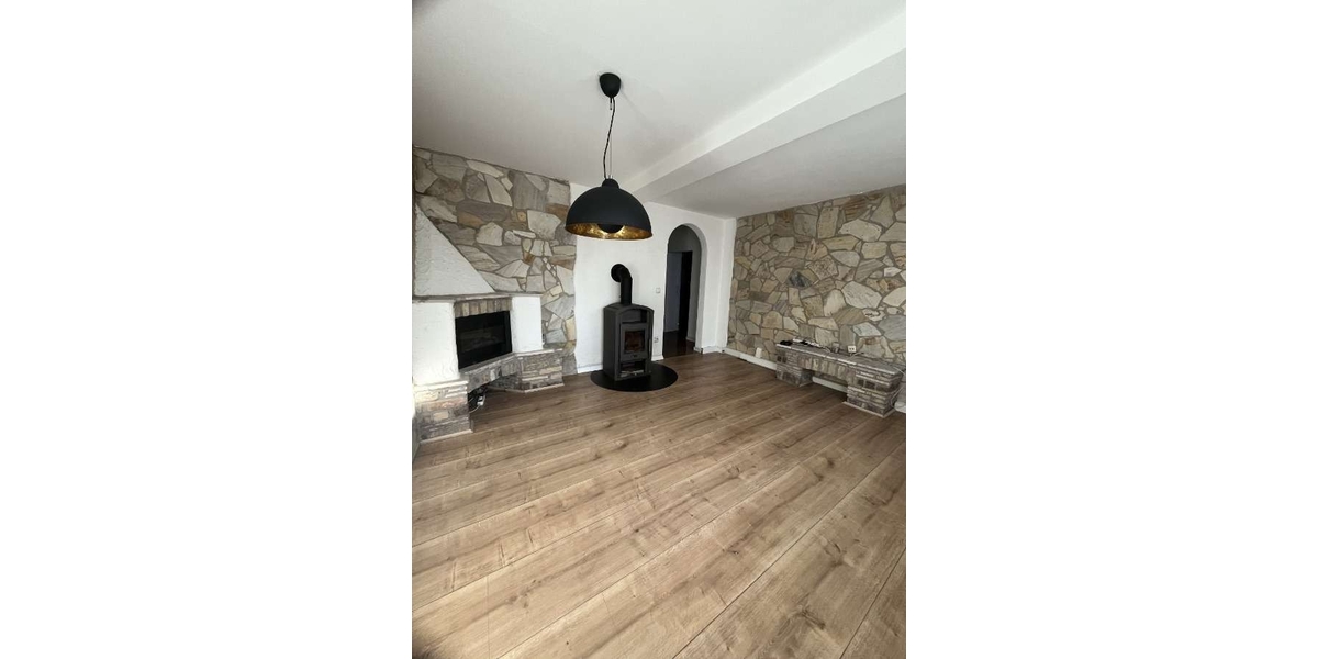 Wohnzimmer mit Kamin